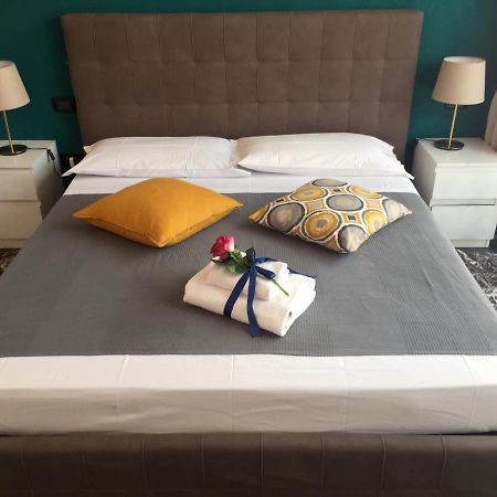 La Suite Rooms & Apartments โบโลญญา ภายนอก รูปภาพ