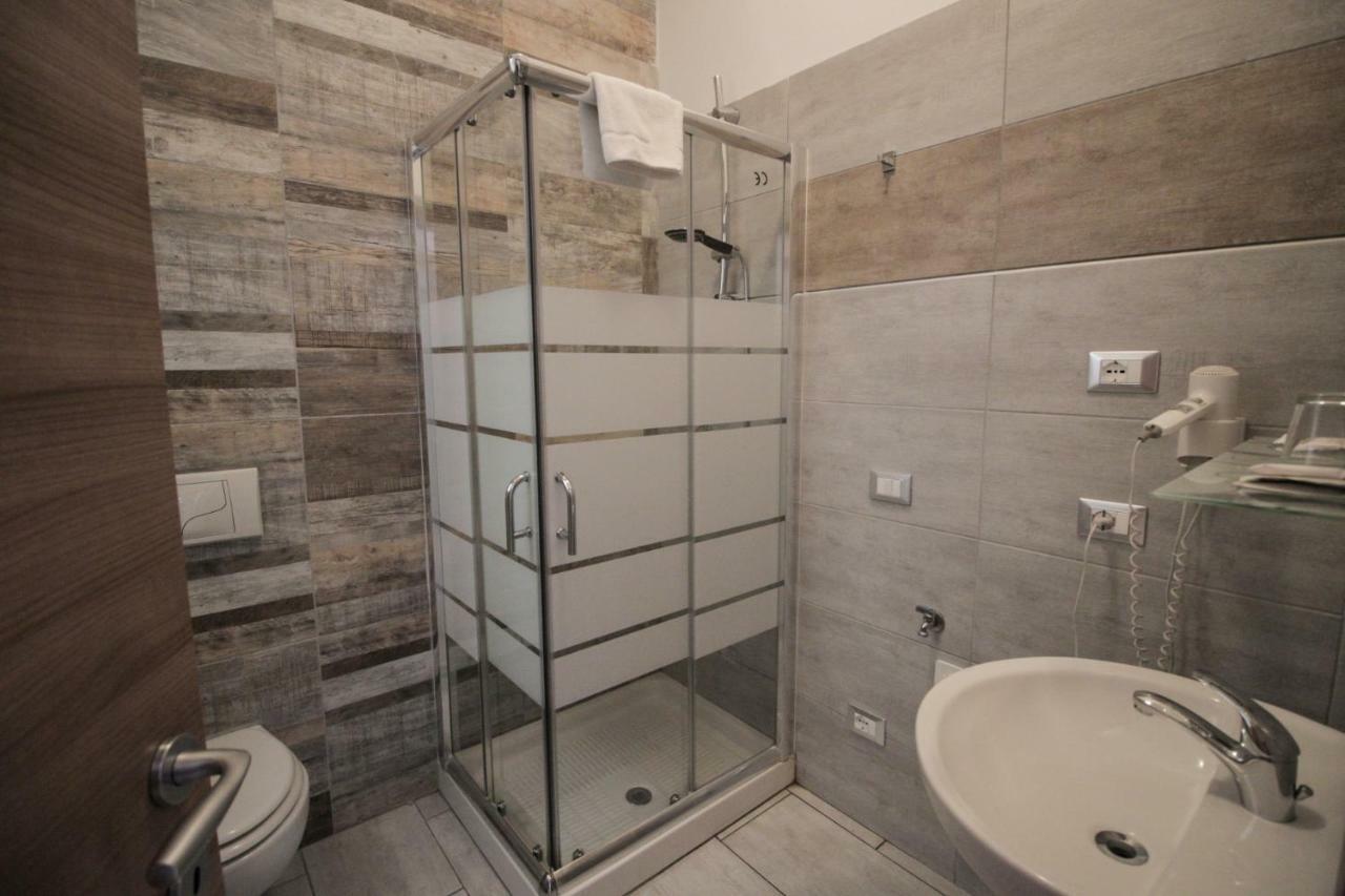 La Suite Rooms & Apartments โบโลญญา ภายนอก รูปภาพ