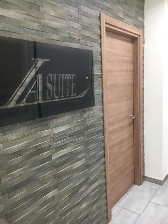 La Suite Rooms & Apartments โบโลญญา ภายนอก รูปภาพ
