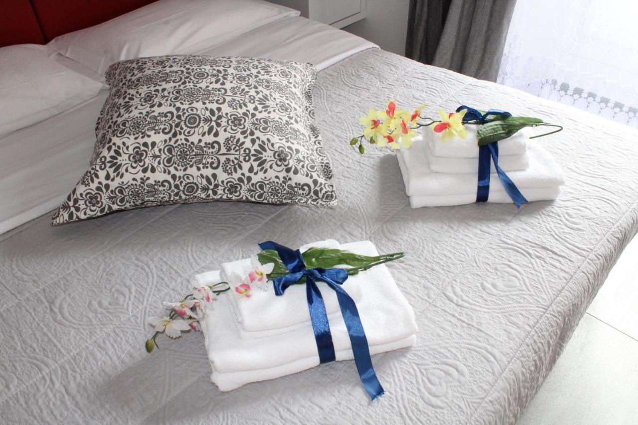 La Suite Rooms & Apartments โบโลญญา ภายนอก รูปภาพ